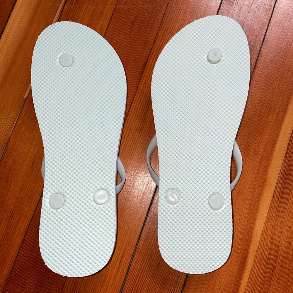 GAP Flip Flops - Picture 3 of 3